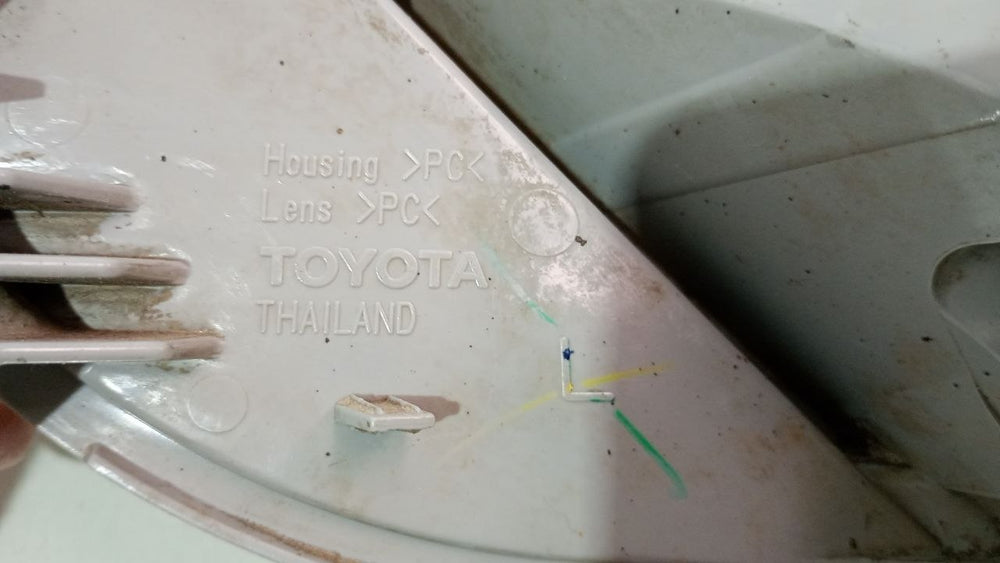Lanterna Tras Neblina Esq Toyota Yaris 2018/2025