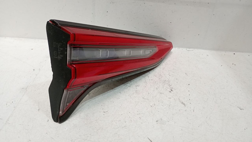 Lanterna Tras Tampa Esq Toyota Hilux SW4 2021/2025