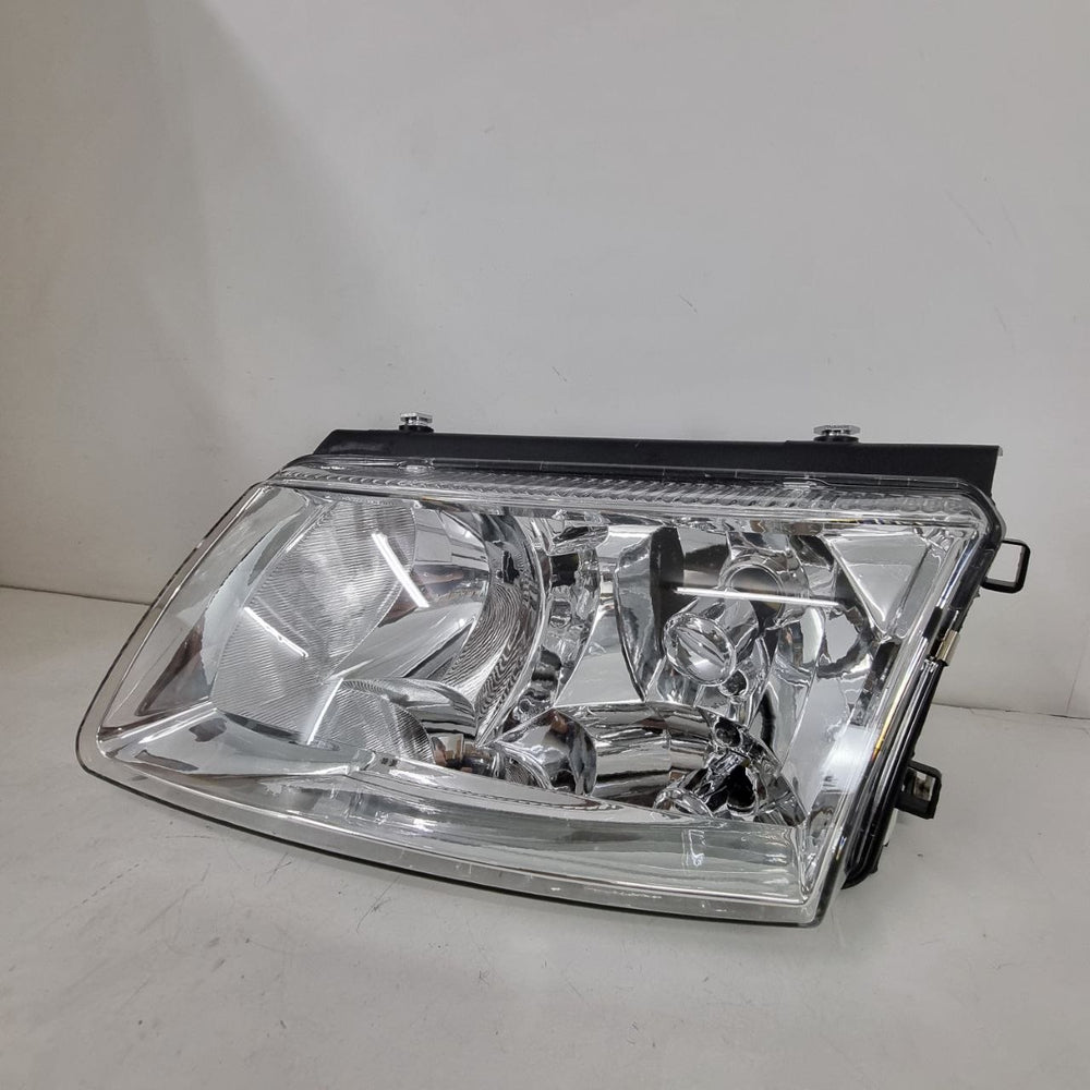 Farol Diant Esq Volkswagen Bora 1999/2005
