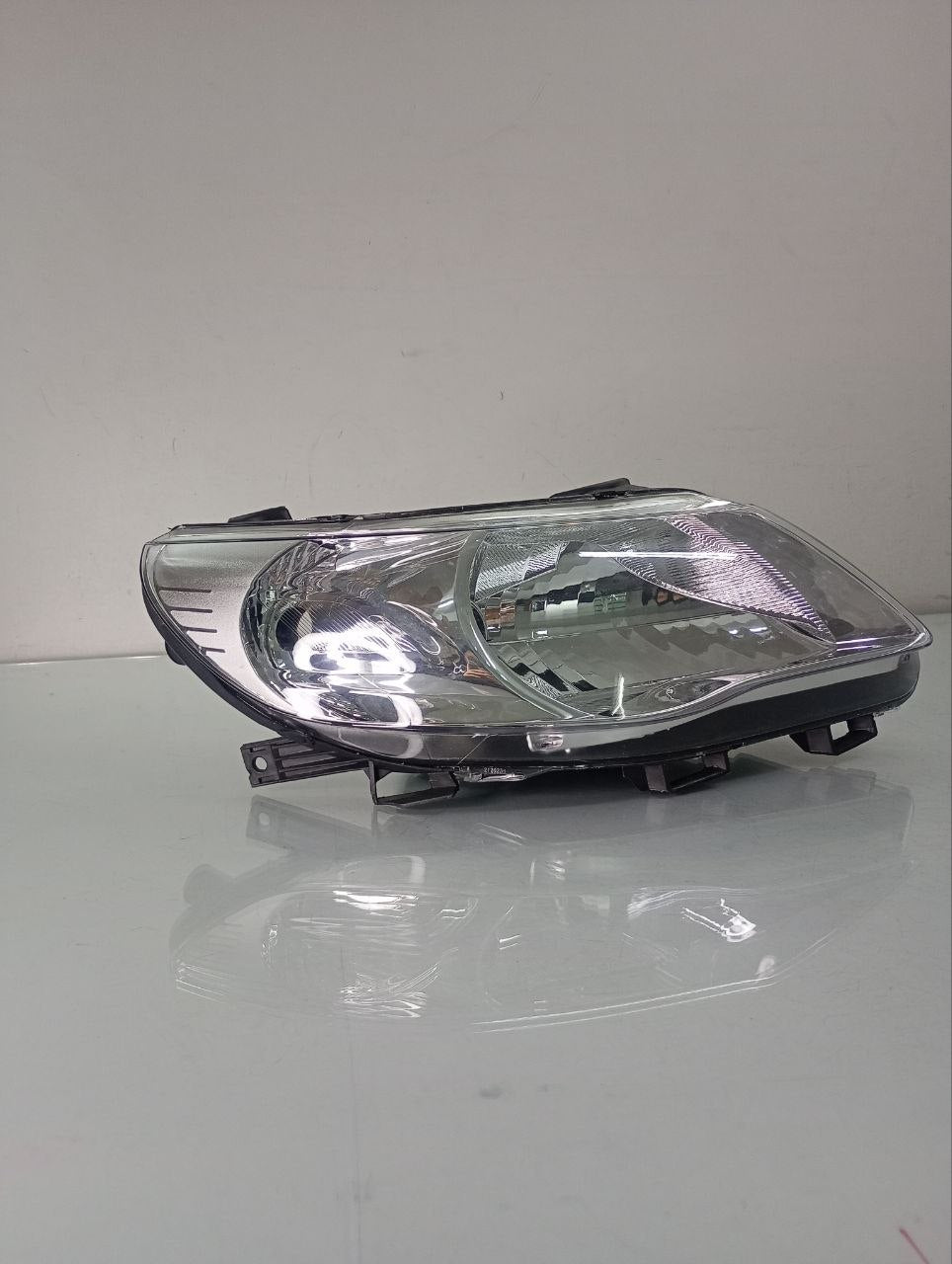 Farol direito gol GV 2009/2012 
Gol Saveiro Voyage original