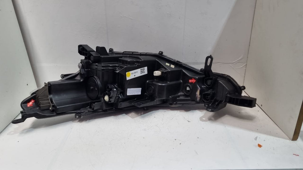 Farol Dianteiro Direito Toyota Corolla Cross 2022/2024 Usado