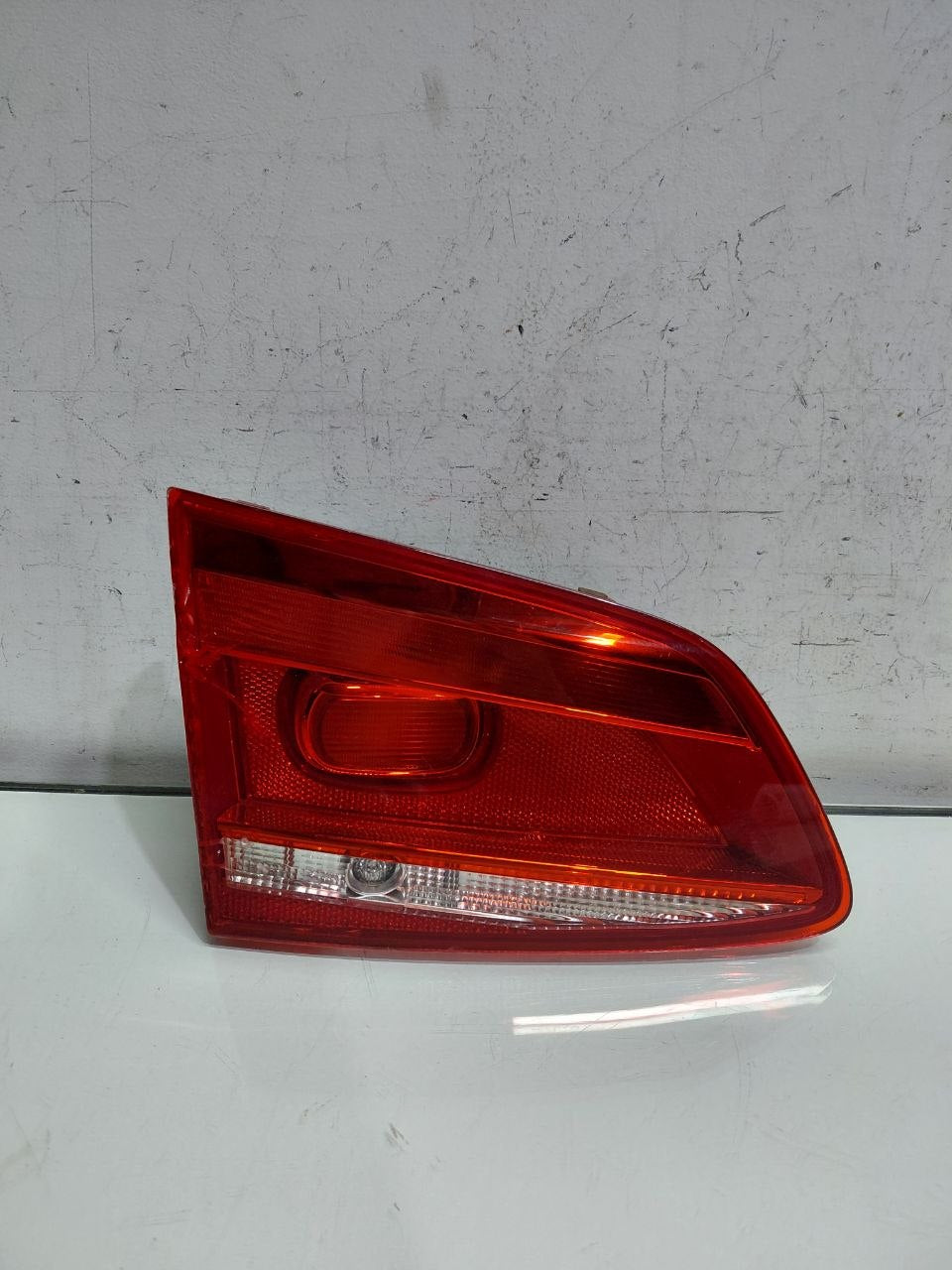 Lanterna Traseira Tampa Esq Volkswagen Passat 2011/2015 -