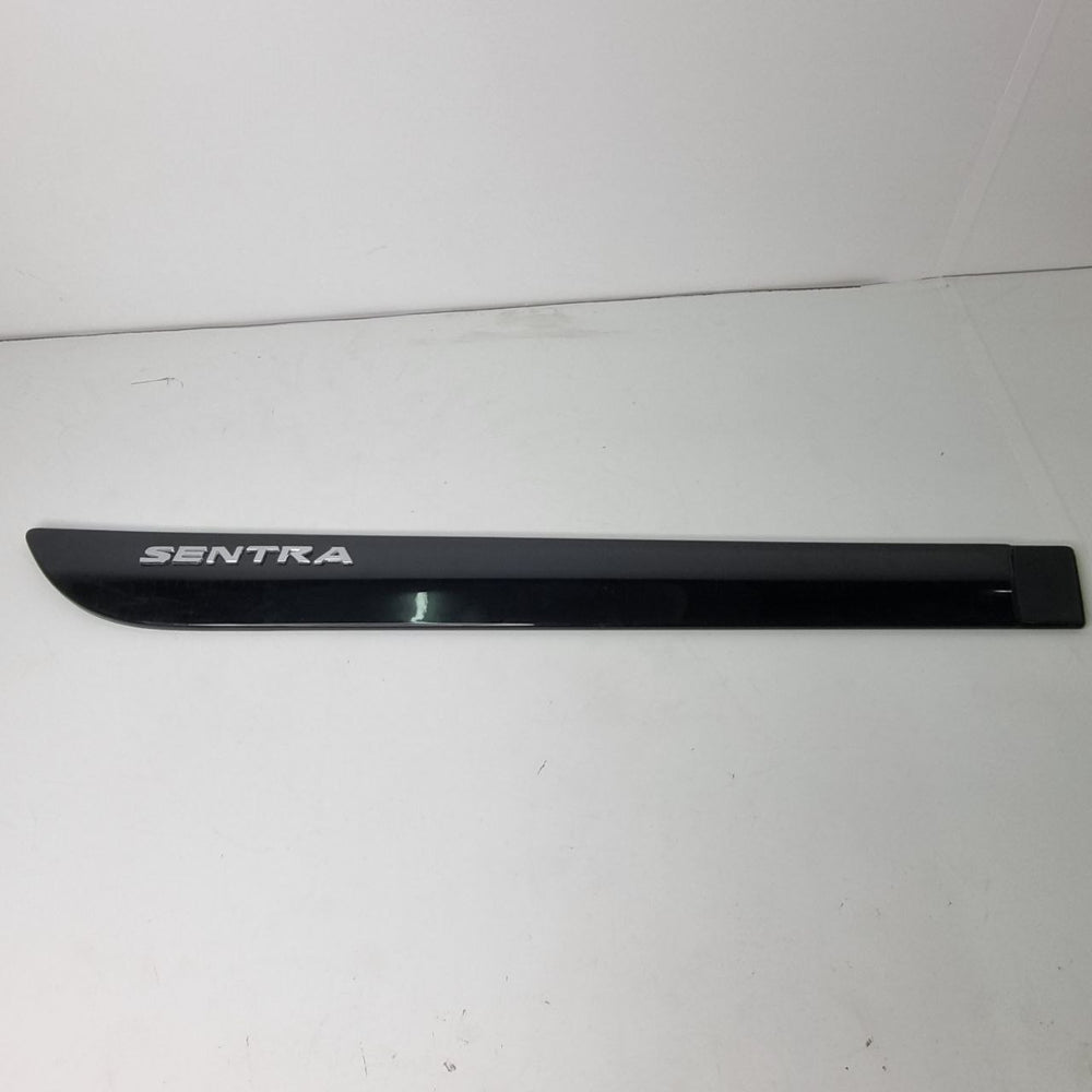 Friso Porta Traseira Direita Nissan Sentra 2017/2022 Usado