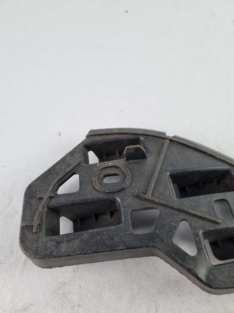 Suporte Guia Para-choque Diant Dir Volkswagen Polo 2007/2014