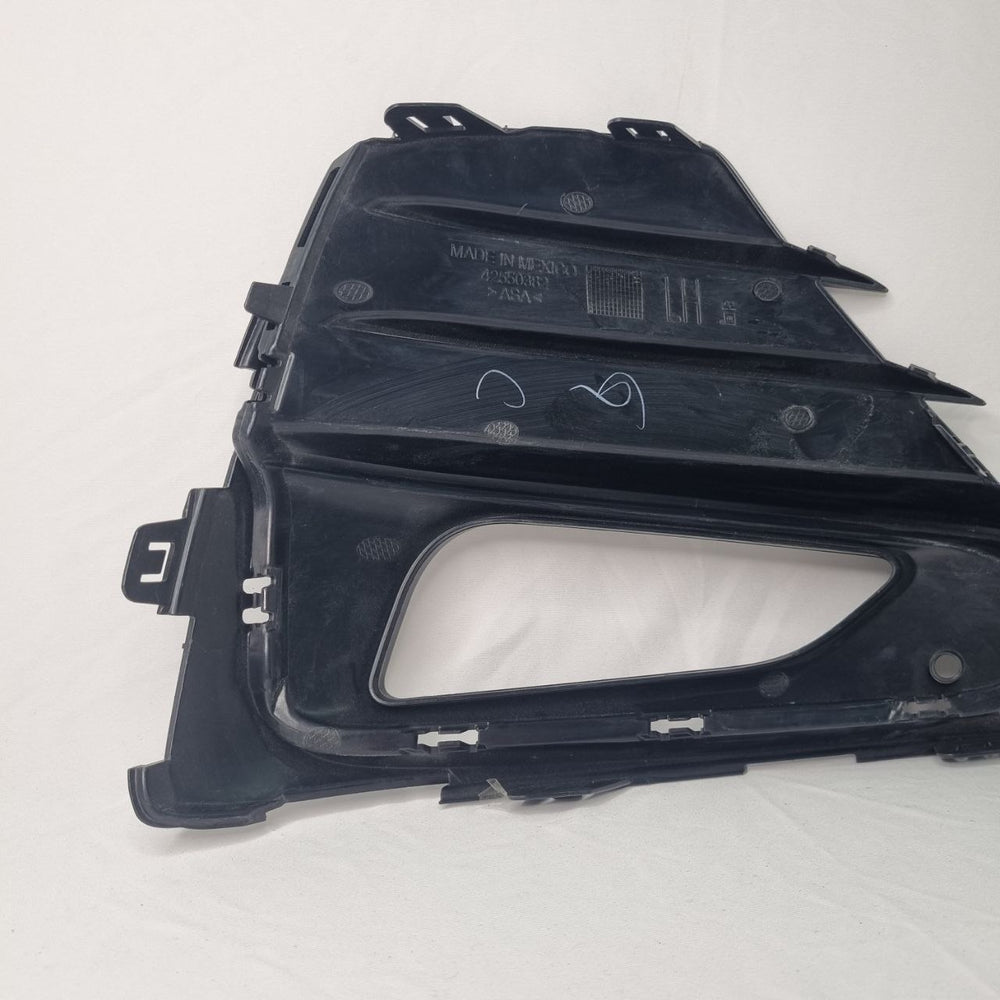 Moldura Farol de Milha Dianteira Esquerda Chevrolet Cruze 2021/2024 Nova