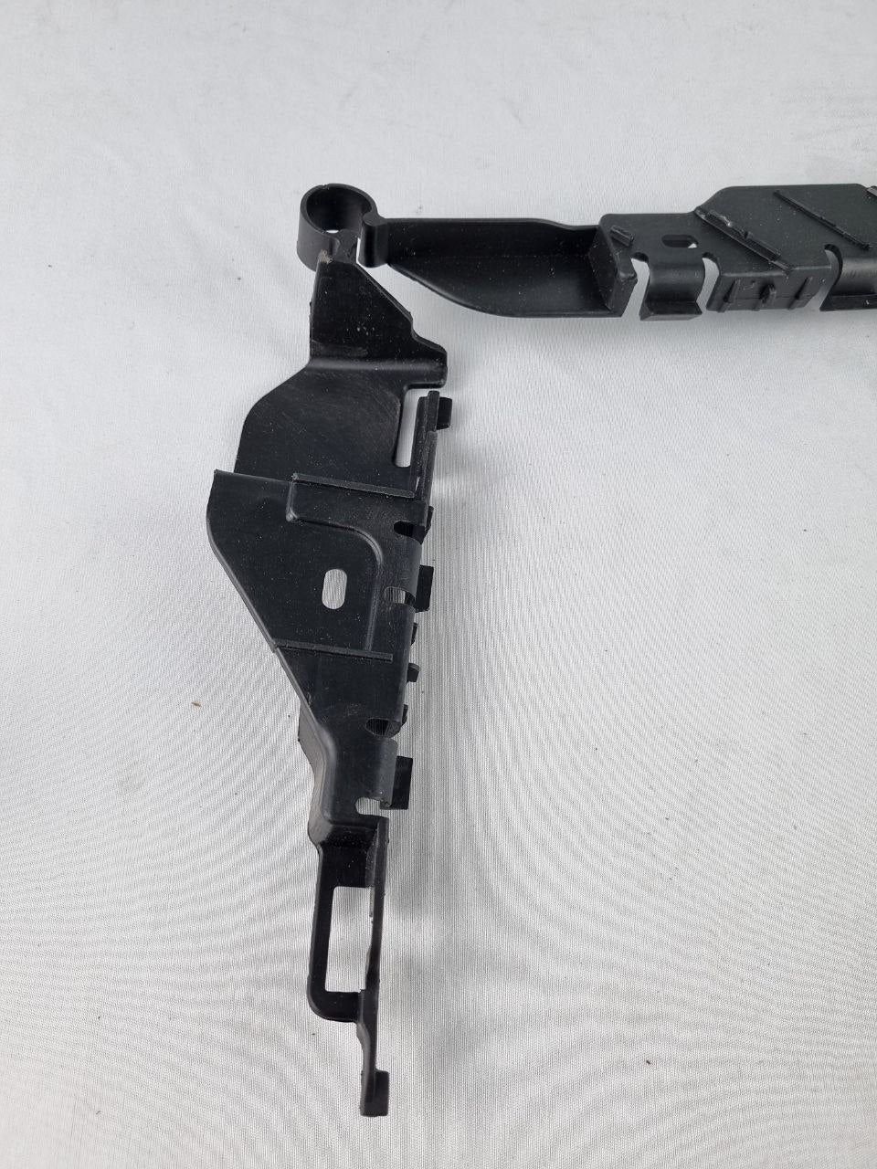 Guia Parachoque Tras Dir Ford Fiesta Sedan 2010/2014