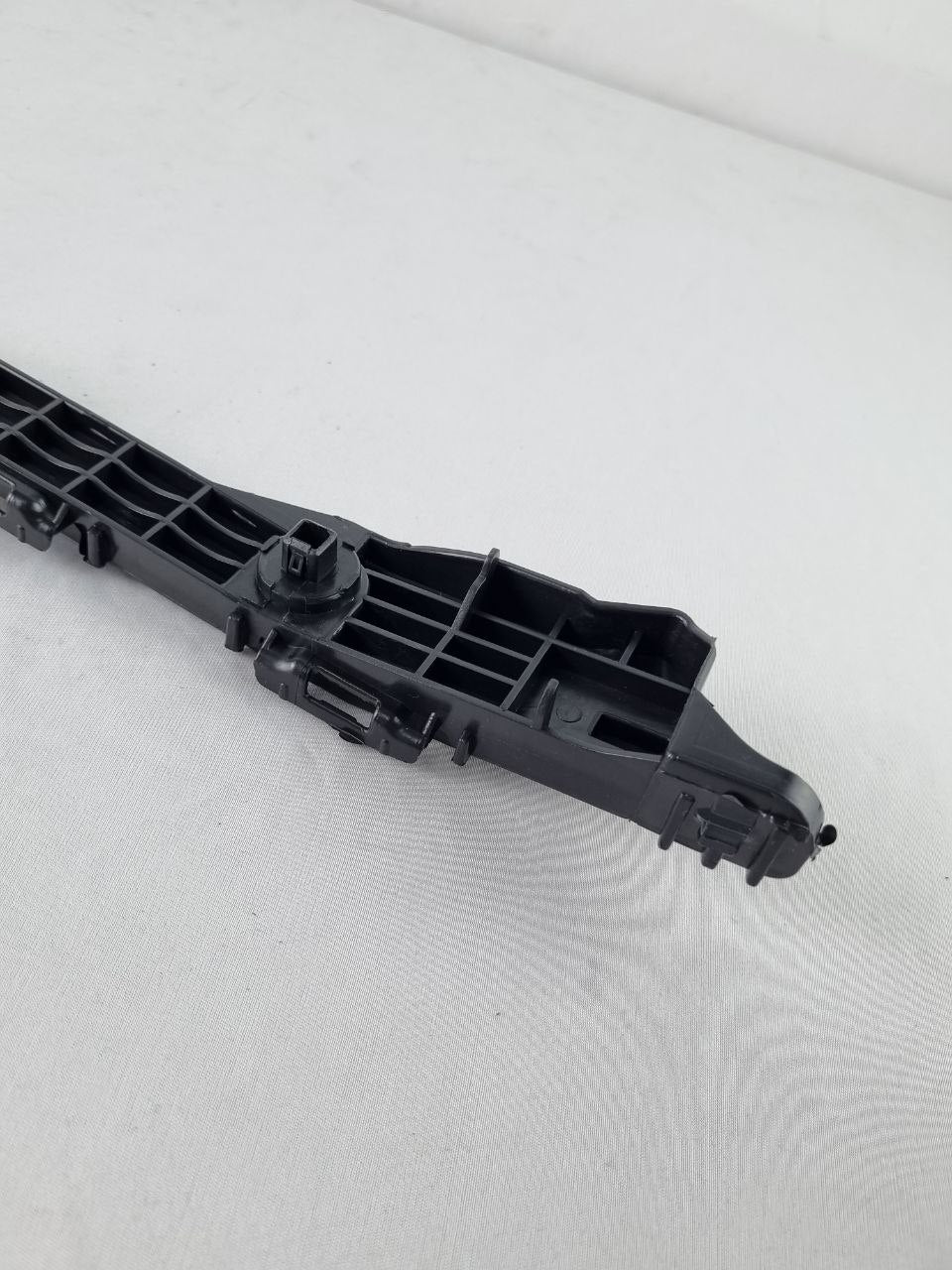 Suporte Guia Parachoque Tras Toyota Corolla 2014/2019