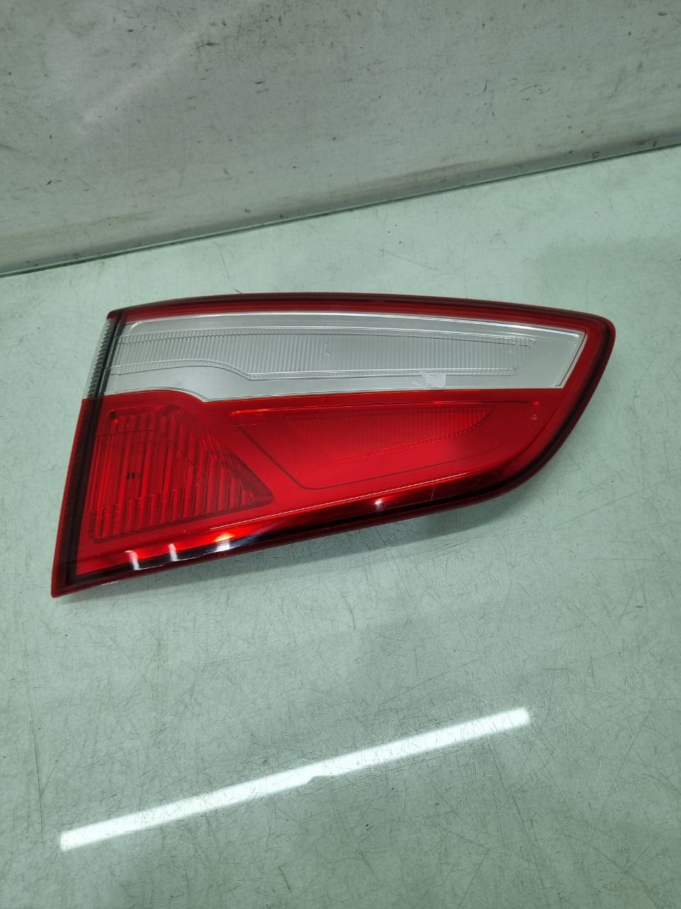 Lanterna Tampa Traseira Esquerda Ford EcoSport 2013/2017 Usado