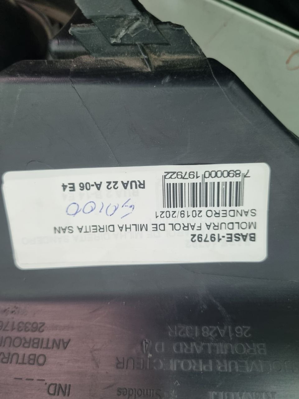 Moldura Farol de Milha Direita Renault Sandero 2019/2021 Usado