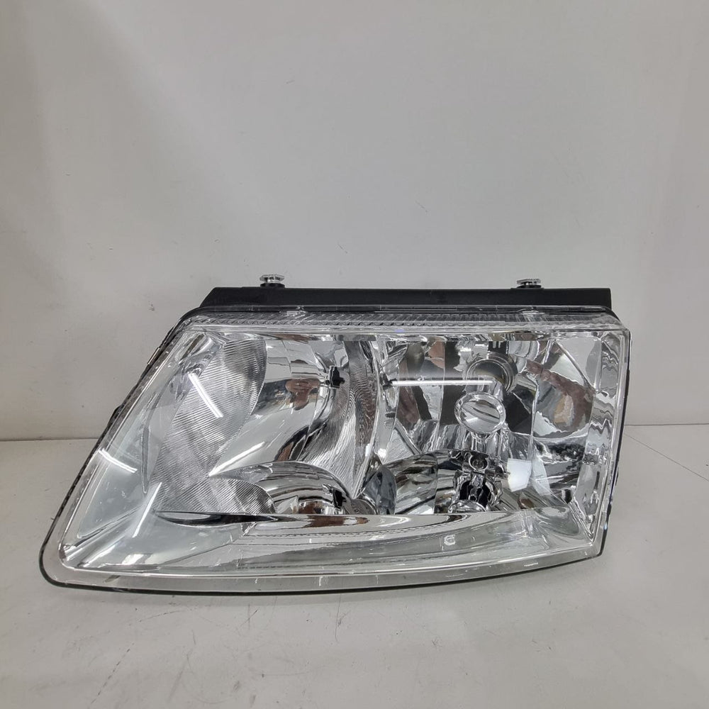 Farol Diant Esq Volkswagen Bora 1999/2005