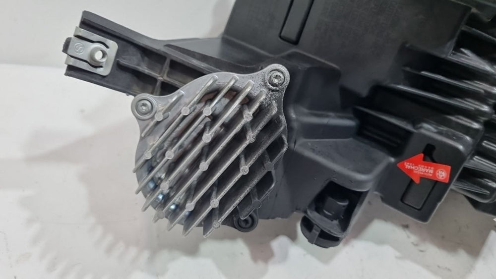 Farol Dianteiro Direito VW Nivus 2021/2023 Usado