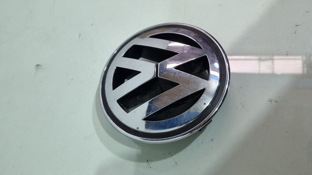 Emblema Diant Volkswagen Jetta Classico 2008/2013