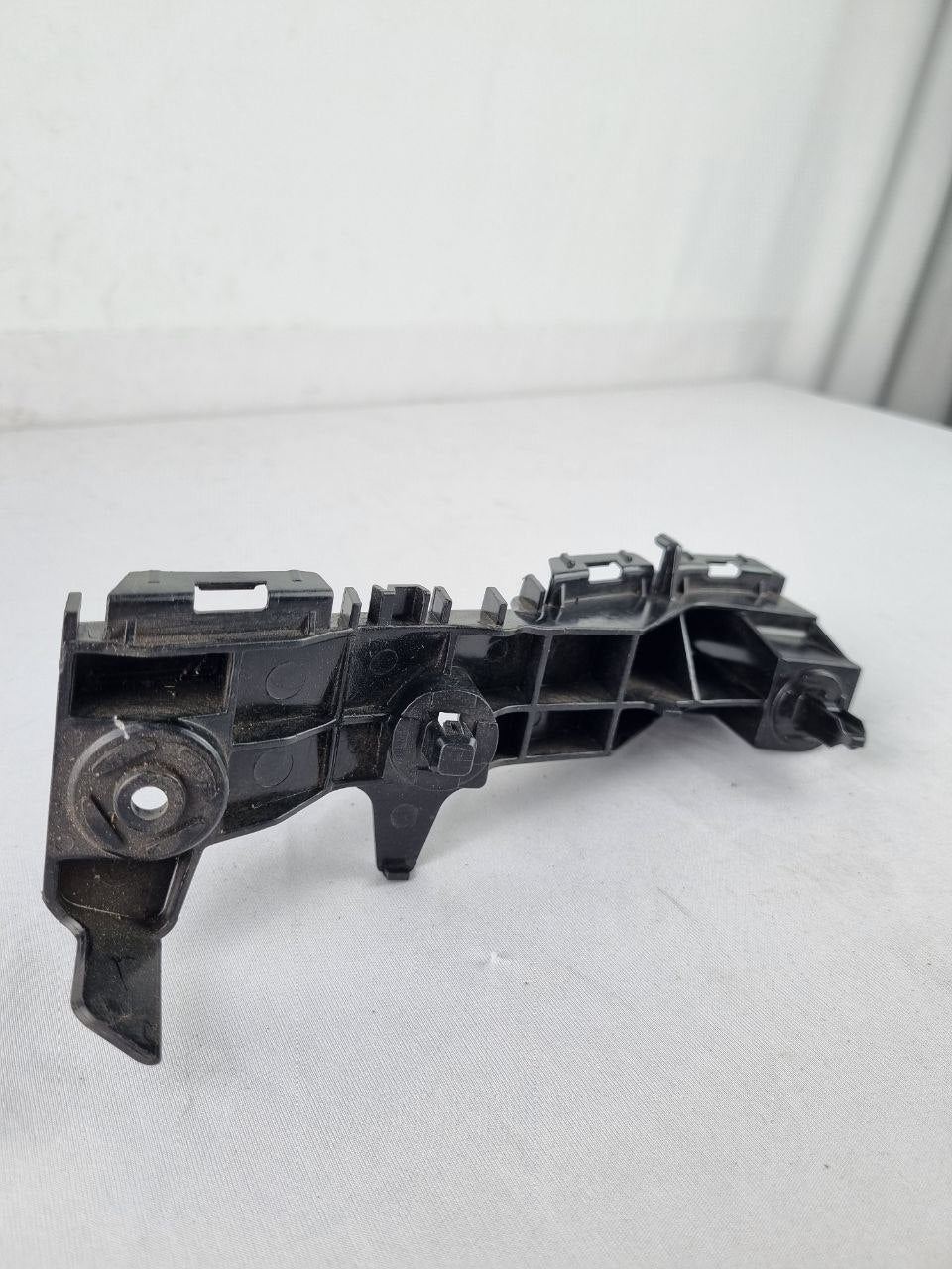 Suporte Guia Para-choque Diant Dir Toyota Hilux SW4 2012/2015
