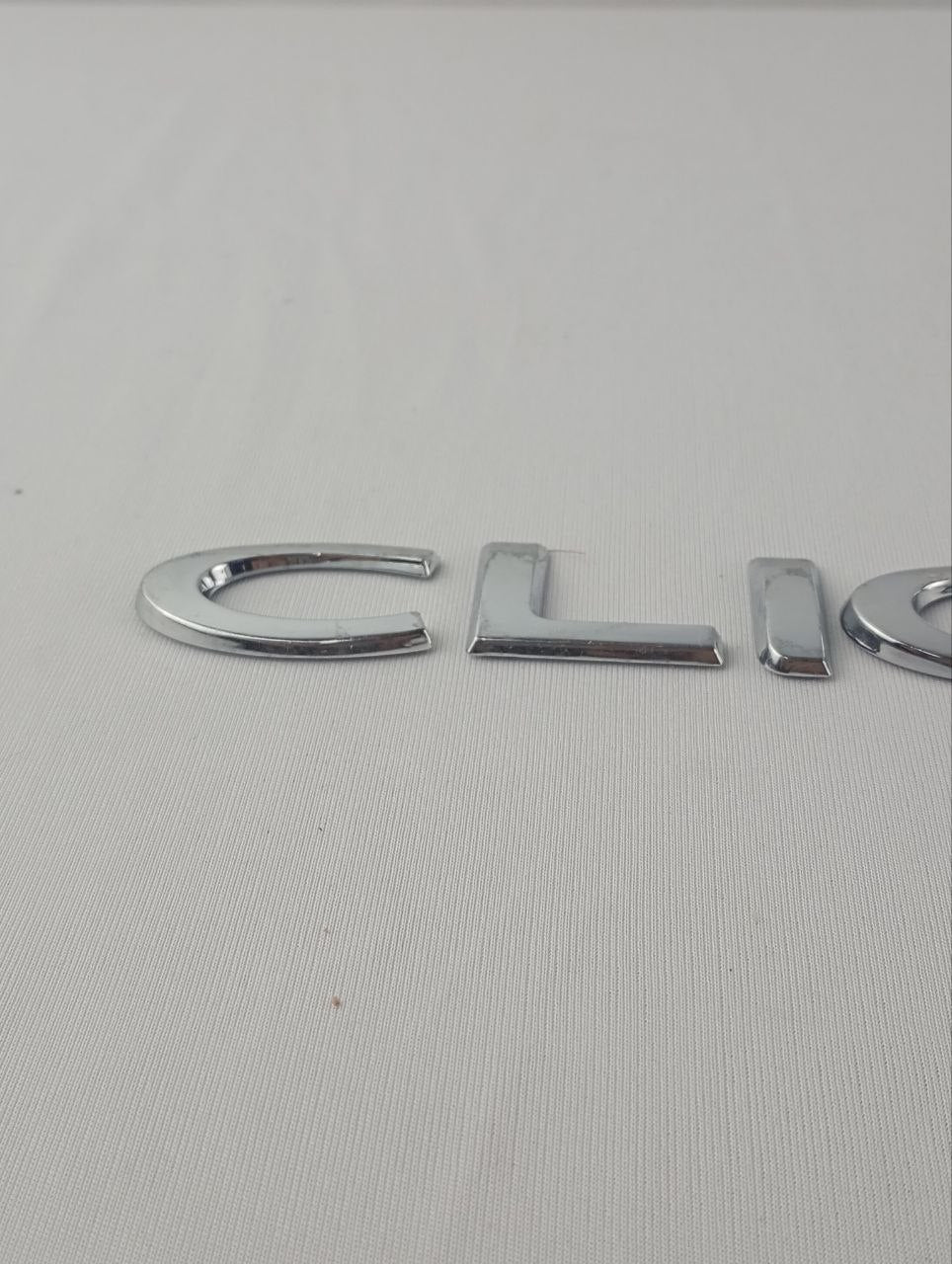 Emblema Traseiro Renault Clio 2013/2016 Novo