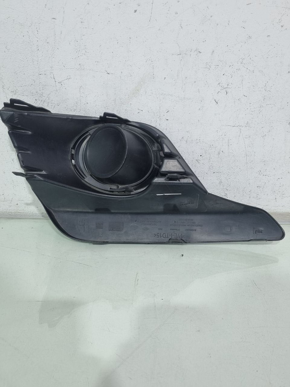 Moldura Farol de Milha Direita Renault Sandero 2019/2021 Usado