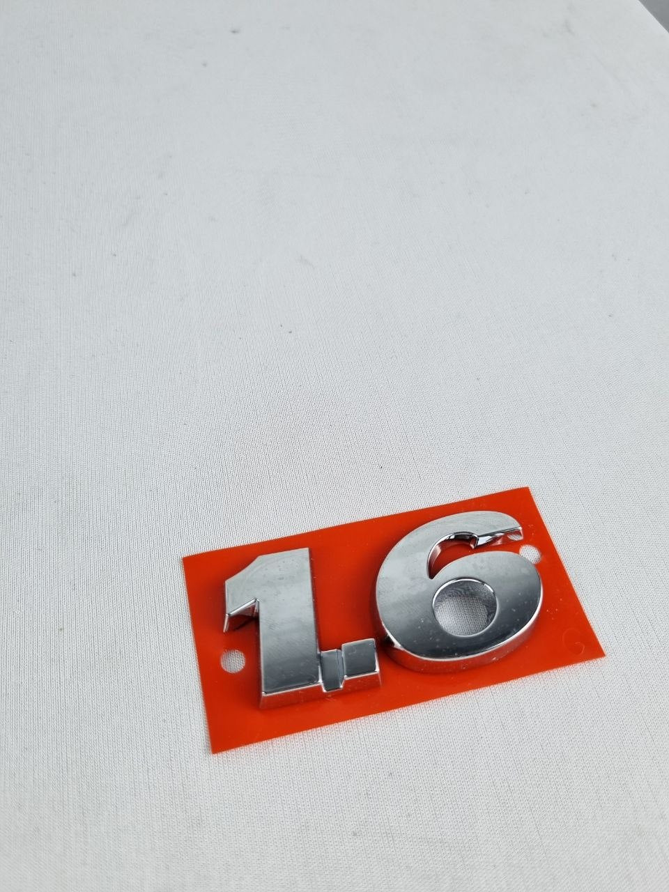 Emblema 1.6 Traseiro Volkswagen Gol Parati Saveiro Fox Voyage Novo