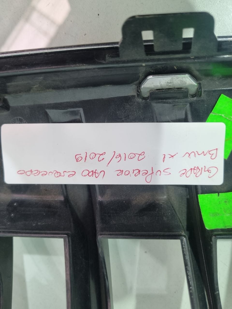 Grade Dianteira Superior Esquerda BMW X1 2016/2019 Usada