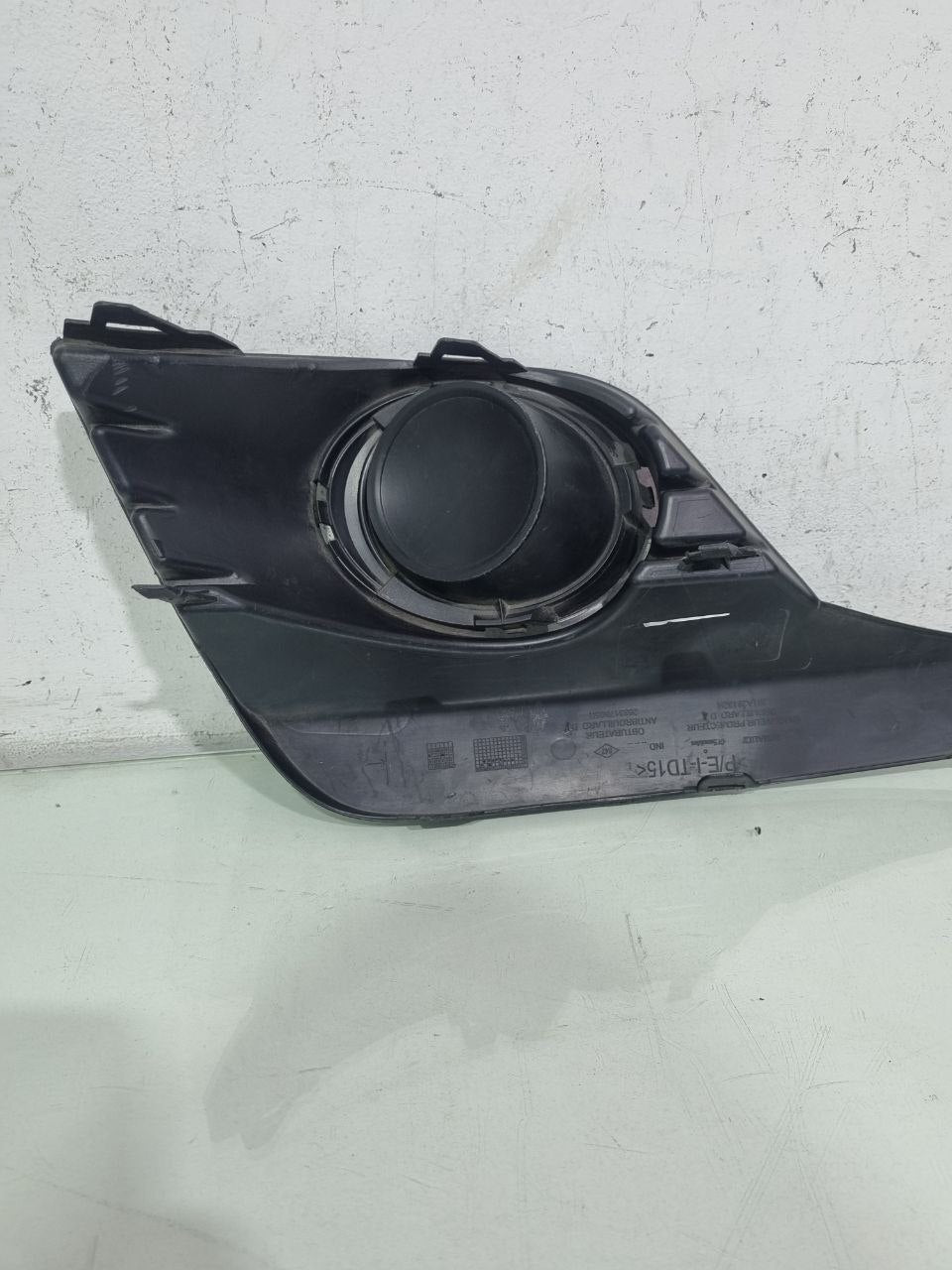 Moldura Farol de Milha Direita Renault Sandero 2019/2021 Usado