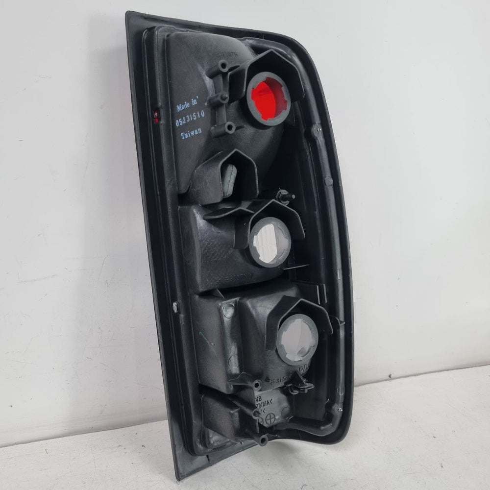 Lanterna Tras Esq Nissan Frontier 1998/2002