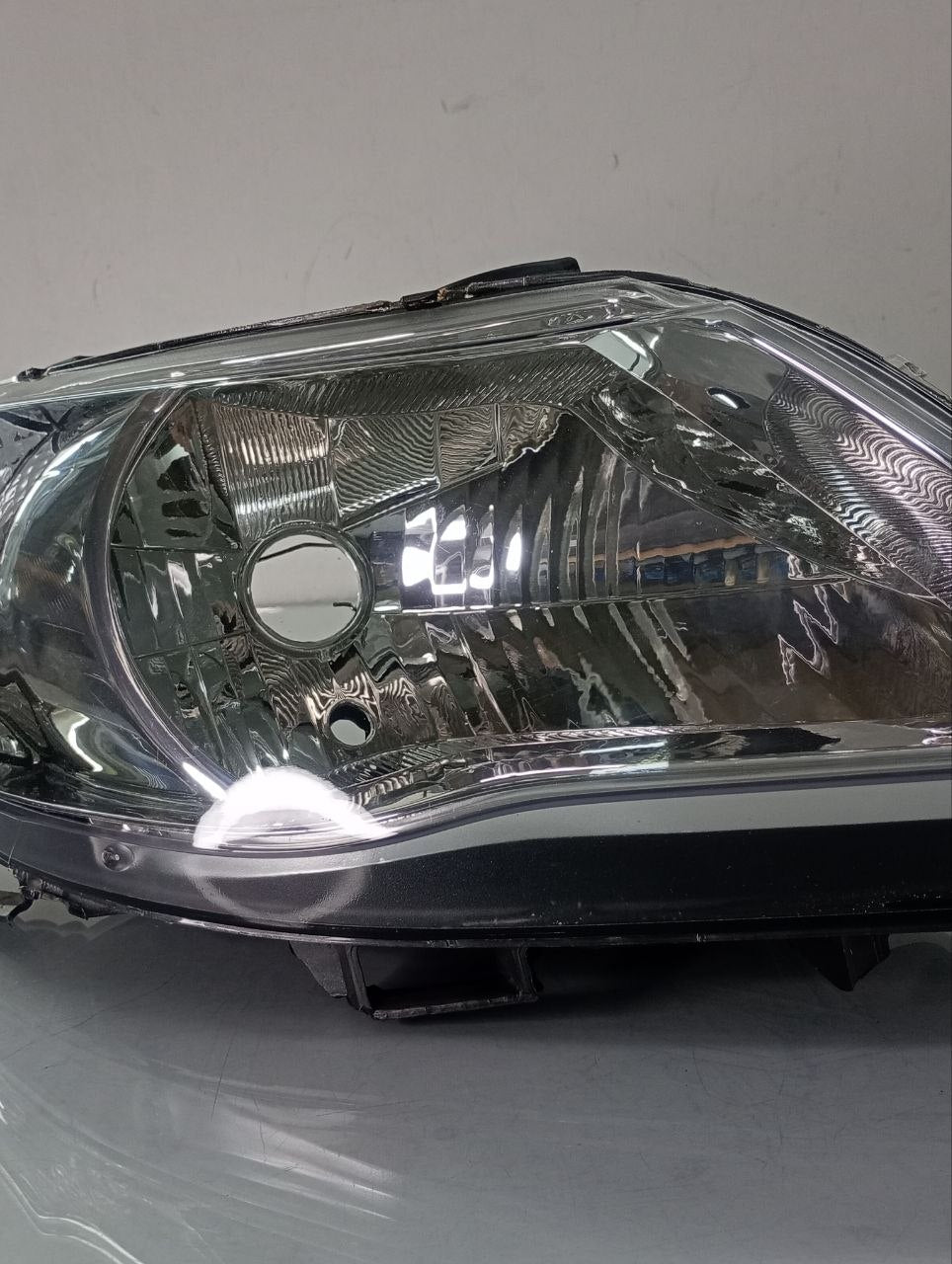 Farol direito gol GV 2009/2012
Gol Saveiro Voyage original