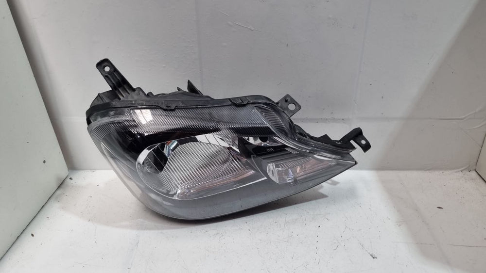 Farol Dianteiro Direito Toyota Etios 2013/2021 Usado