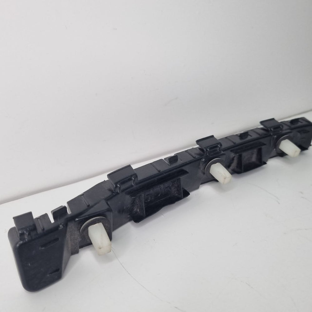Guia Para-choque Traseiro Esquerdo Hyundai HB20 Hatch 2013/2019 Usado