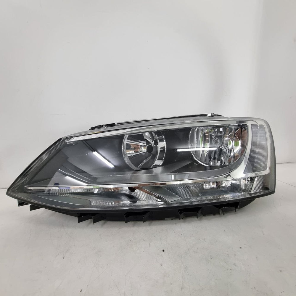 Farol lado esq sem léd jetta 2012 a 2016 novo