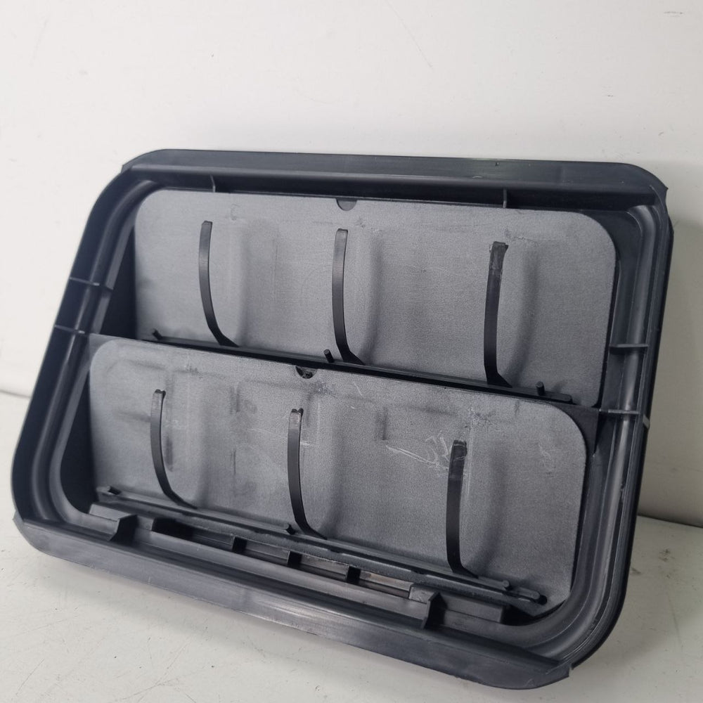 Difusor de Ar Carroceria Esq Renault Captur 2018/2021