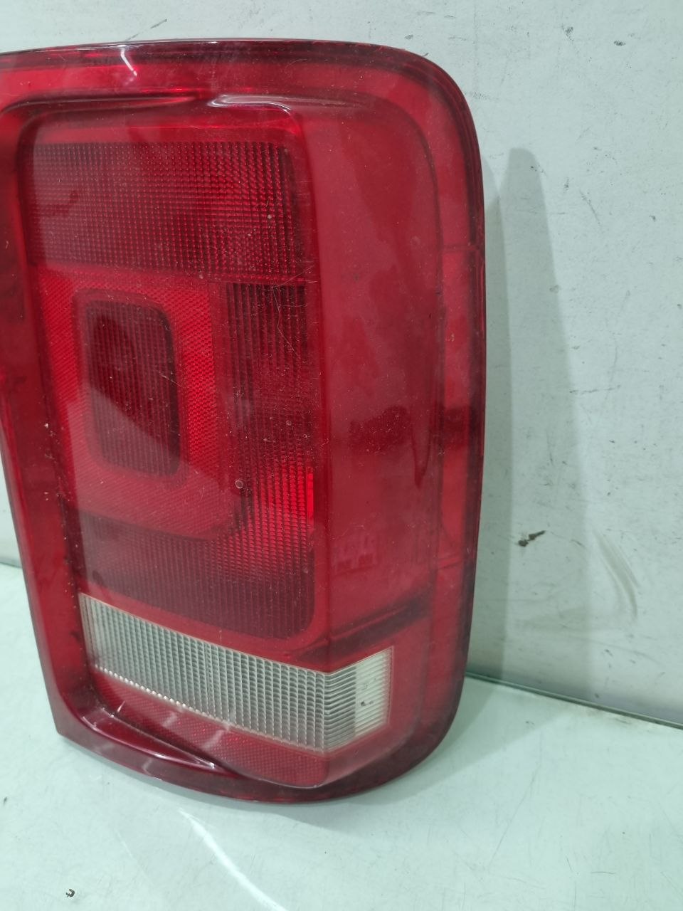 Lanterna Traseira Direita VW Amarok 2010/2016 Usada