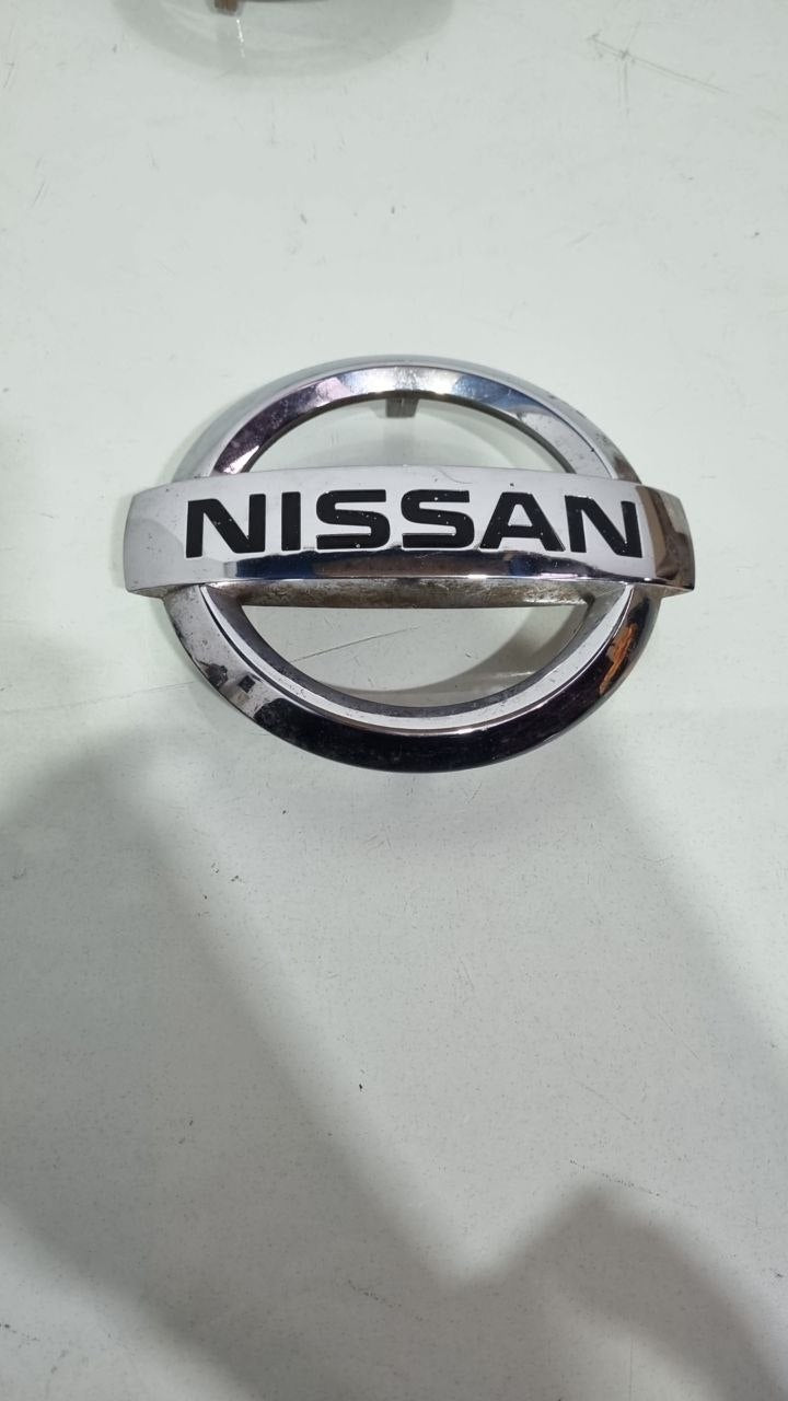 Emblema Diant/Tras Nissan Kicks/Frontier/Versa/Sentra 2008/2021
