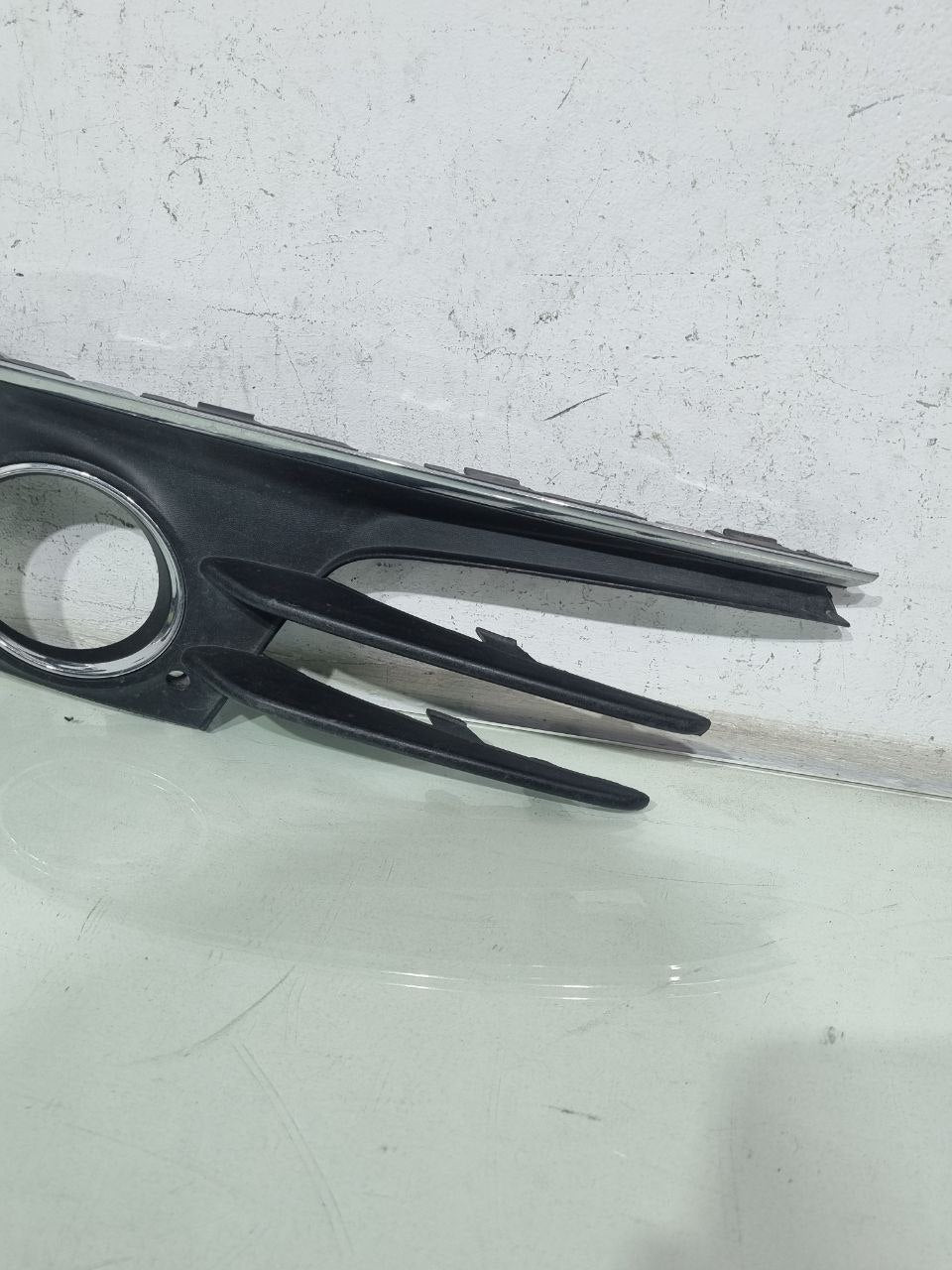 Moldura Farol de Milha Esquerda VW Fox 2015/2020 Usado