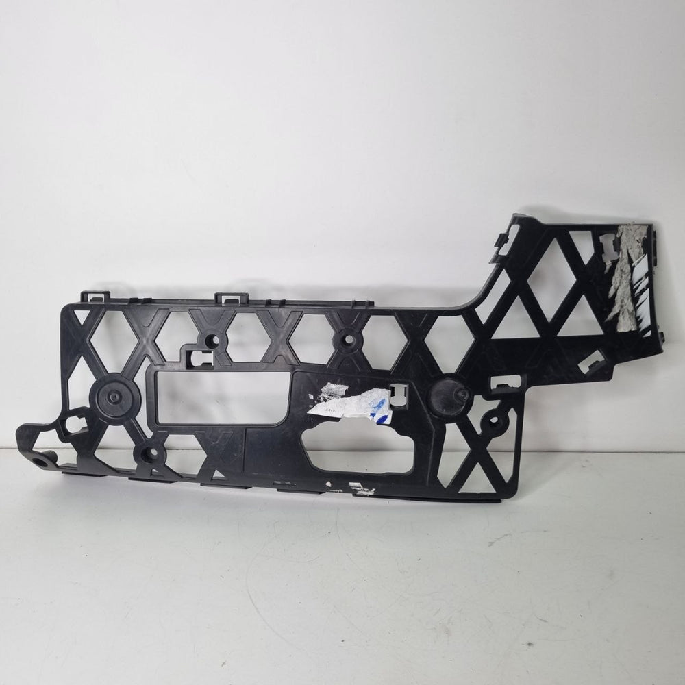 Guia de Parachoque Dianteiro Direito VW Passat 2011/2015 Usado