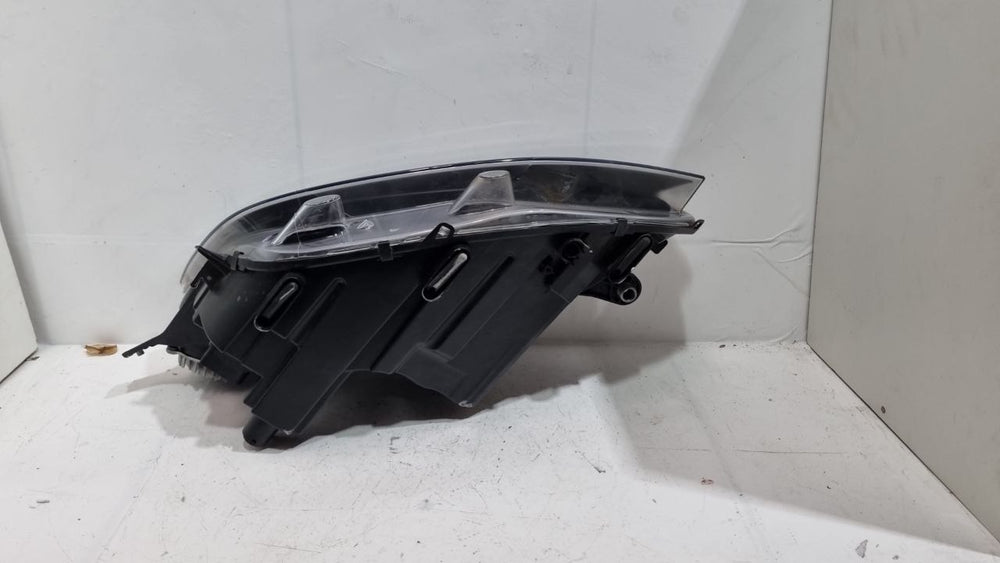 Farol Dianteiro Direito VW Nivus 2021/2023 Usado