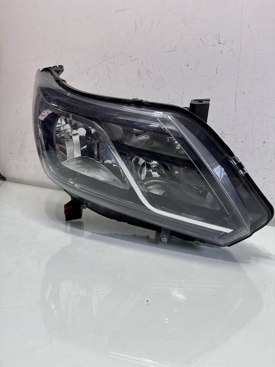 Farol Lado Direito S10 com LED Friso Cromado S10 2017/2024 Usado