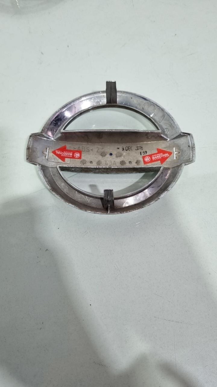 Emblema Diant/Tras Nissan Kicks/Frontier/Versa/Sentra 2008/2021