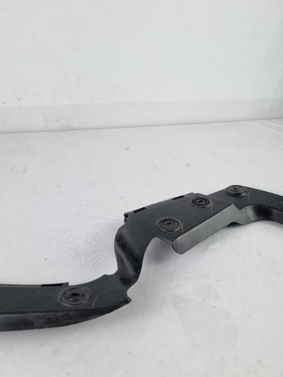 Guia Para-choque Tras Dir Chevrolet Agile 2010/2014