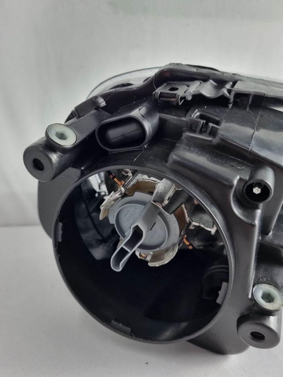 Farol lado esquerdo sem xenon Jetta 2007 a 2010