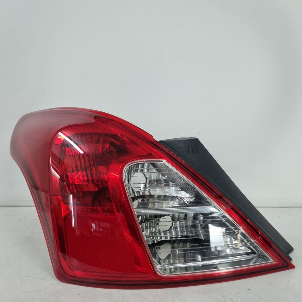 Lanterna Tras Esq Nissan Versa 2012/2016