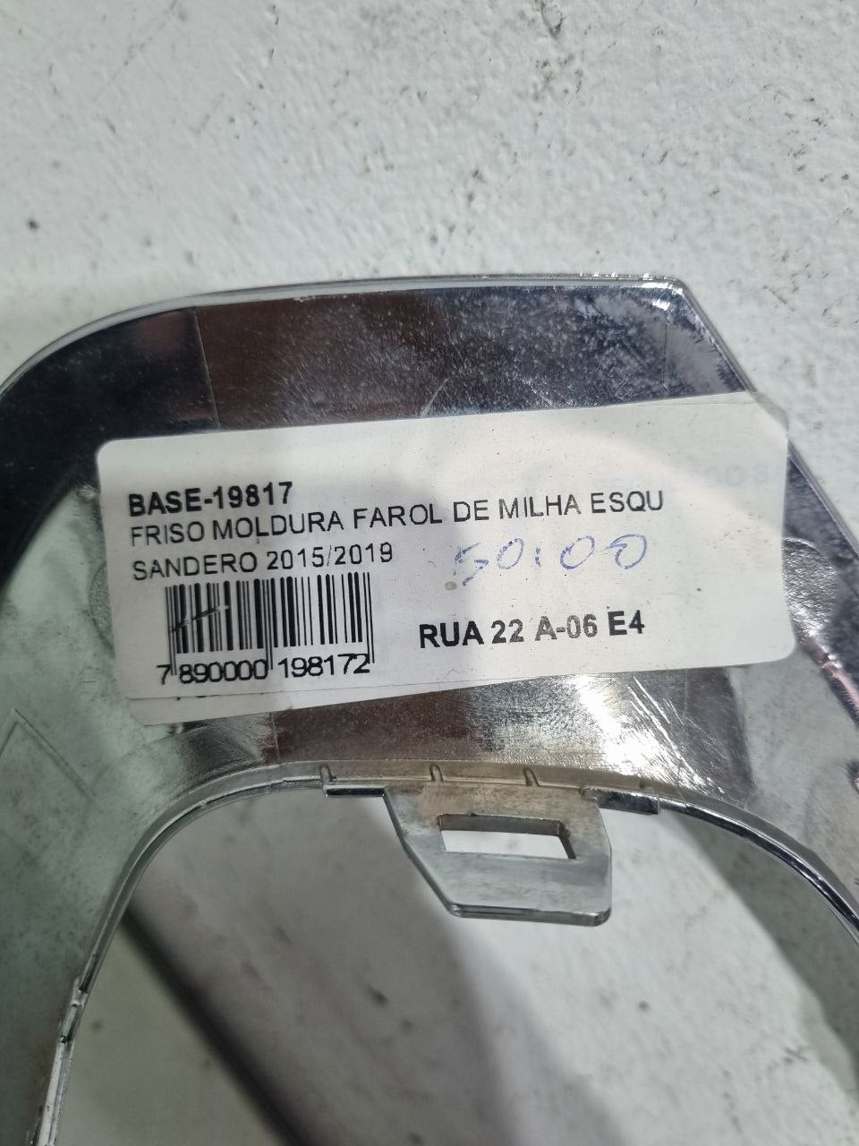 Friso Moldura Farol de Milha Esquerdo Renault Sandero 2015/2019 Usado
