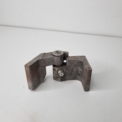 Dobradiça Porta Traseira Esquerda VW Gol 1993/2012 Usada