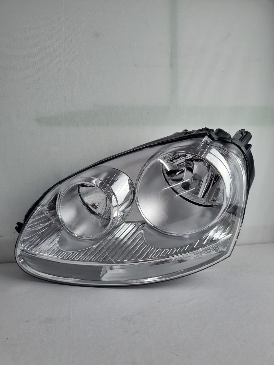 Farol lado esquerdo sem xenon Jetta 2007 a 2010