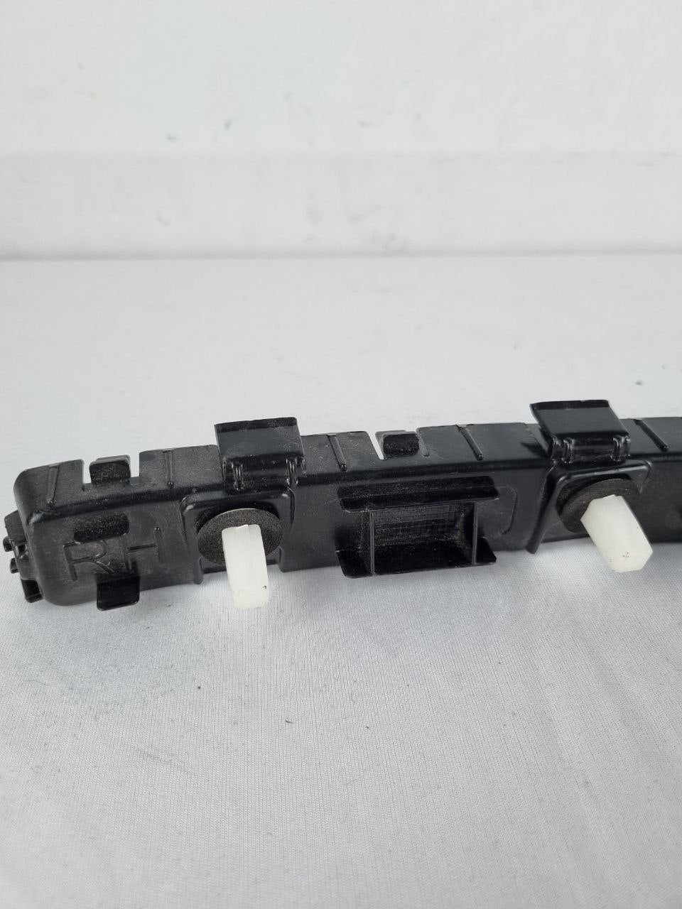 Guia Parachoque Traseiro Esq Hyundai HB20 Hatch 2012/2019 Novo