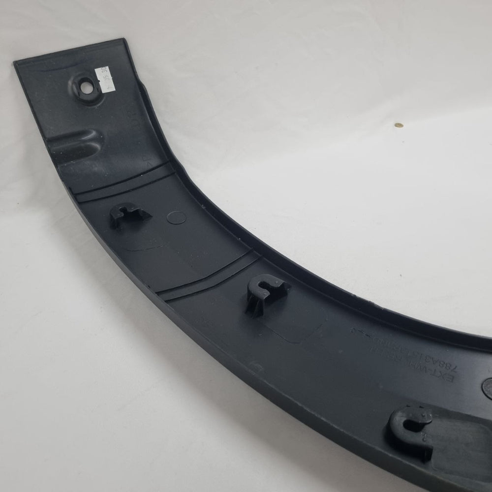 Moldura Traseira capo esquerdo Kwid 17/25