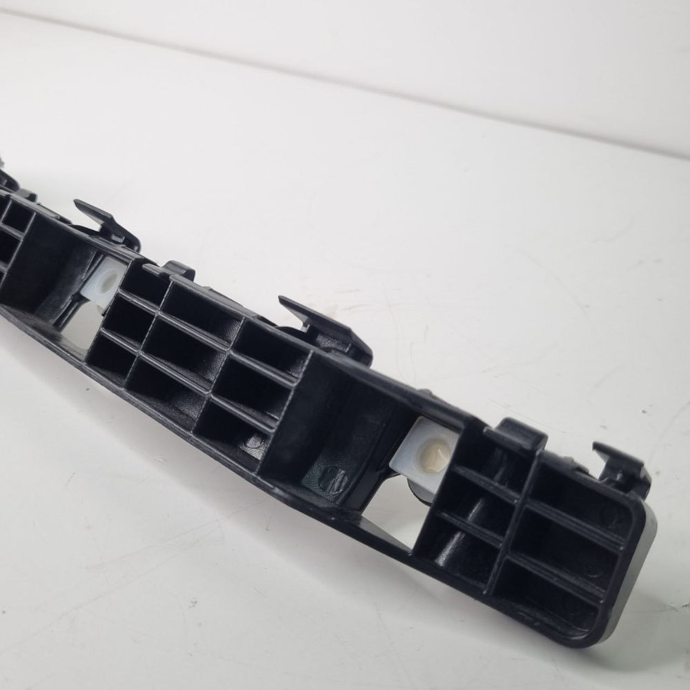 Guia Para-choque Traseiro Esquerdo Hyundai HB20 Hatch 2013/2019 Usado