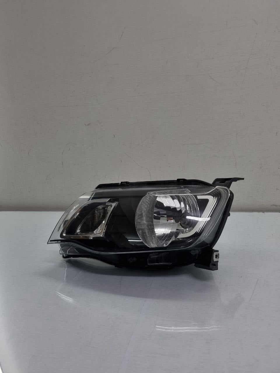 Farol Esquerdo Kwid 2017/2022 Masc Negra