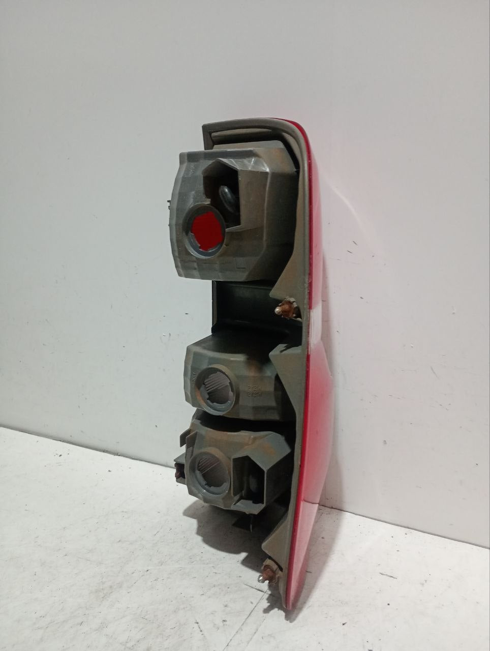 Lanterna traseira esq hilux 2012 a 2016
