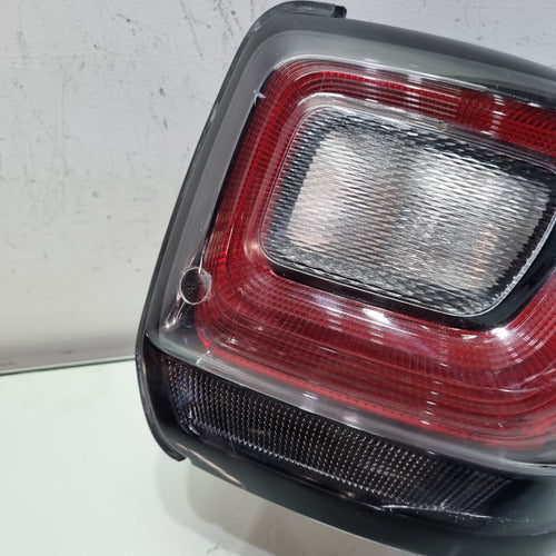 Lanterna Direita C/mascara Negra Fiat Strada 2020/2024 Direito/passageiro Cristal