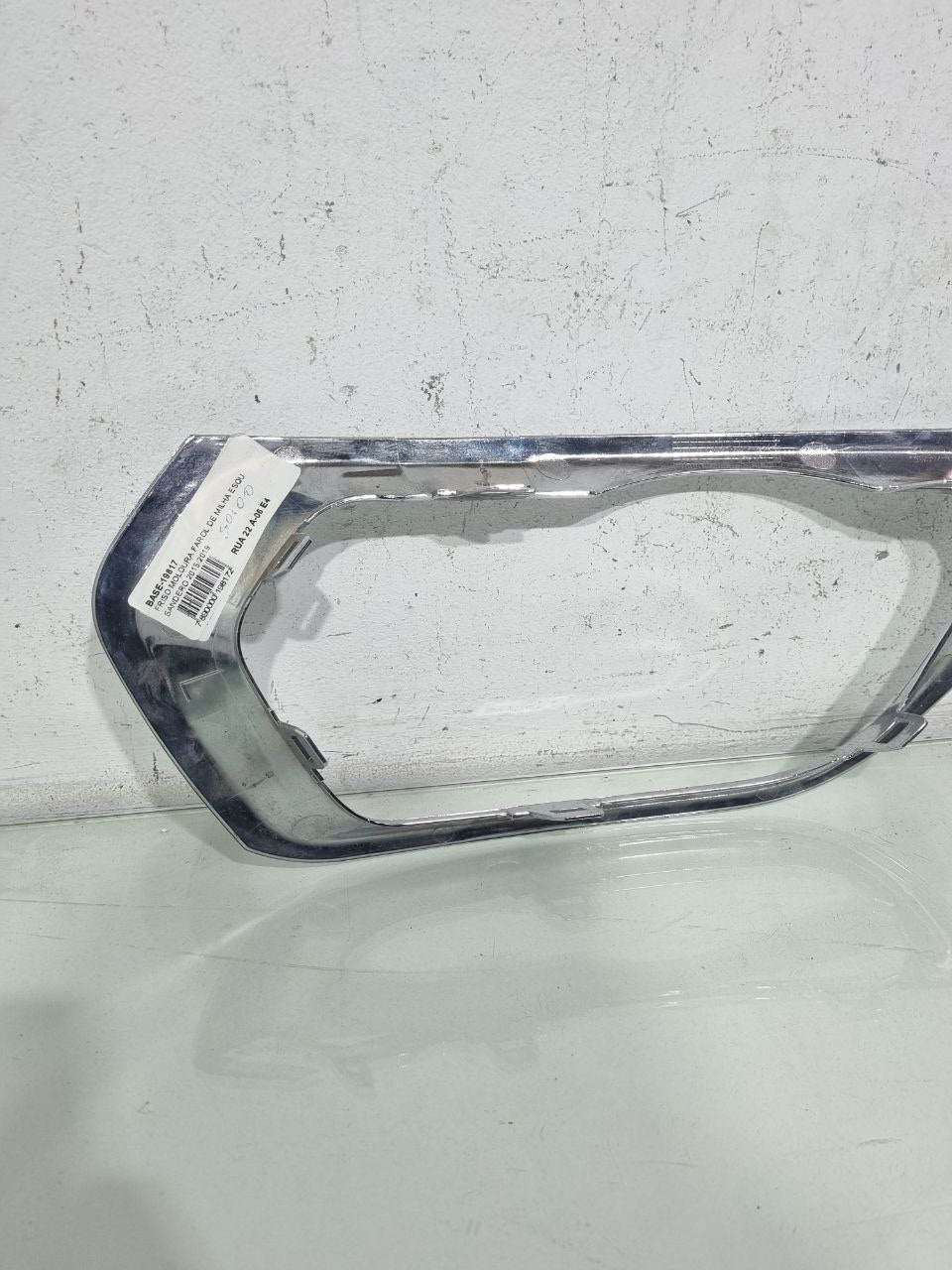 Friso Moldura Farol de Milha Esquerdo Renault Sandero 2015/2019 Usado