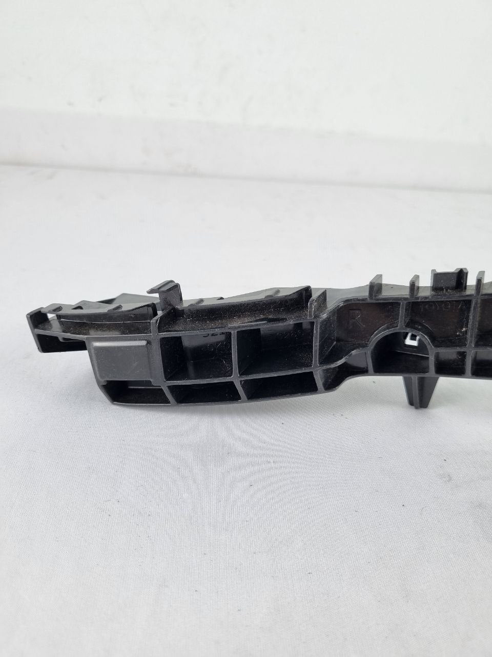 Suporte Guia Para-choque Diant Dir Toyota Hilux SW4 2012/2015