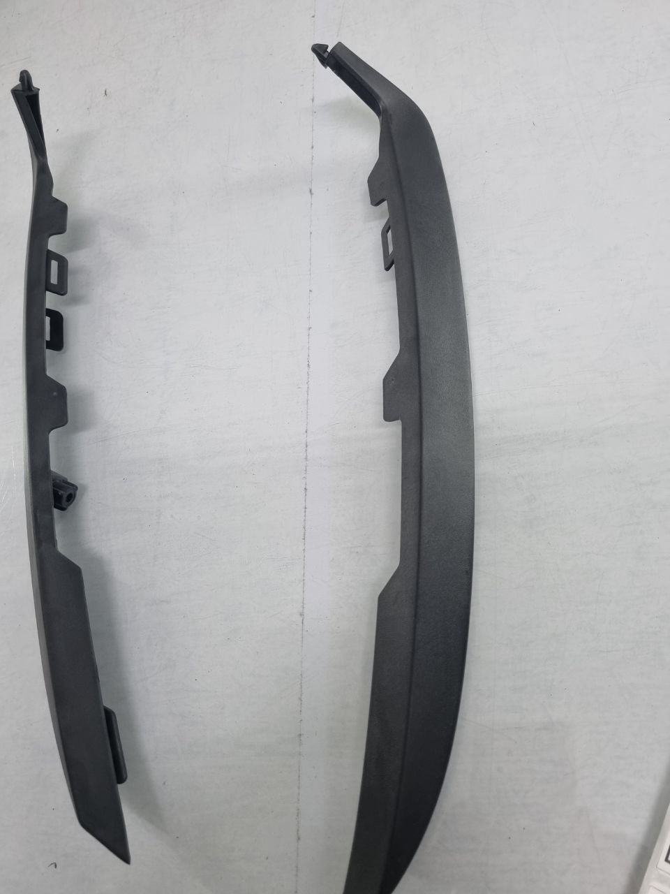 Moldura Inferior Farol Renault Sandero Logan 2015/2024 Nova